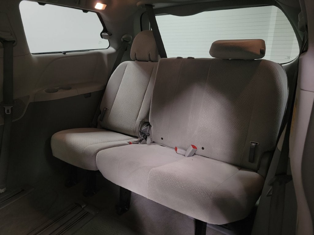 2014 Toyota Sienna LE 8 Passenger
