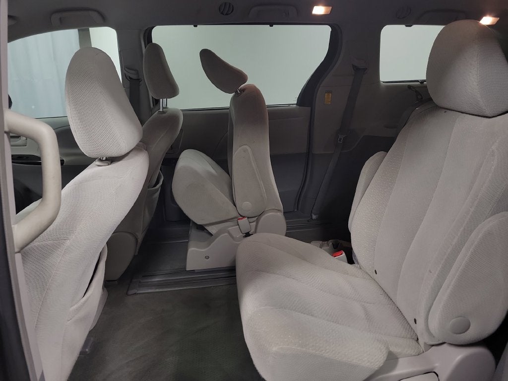 2014 Toyota Sienna LE 8 Passenger