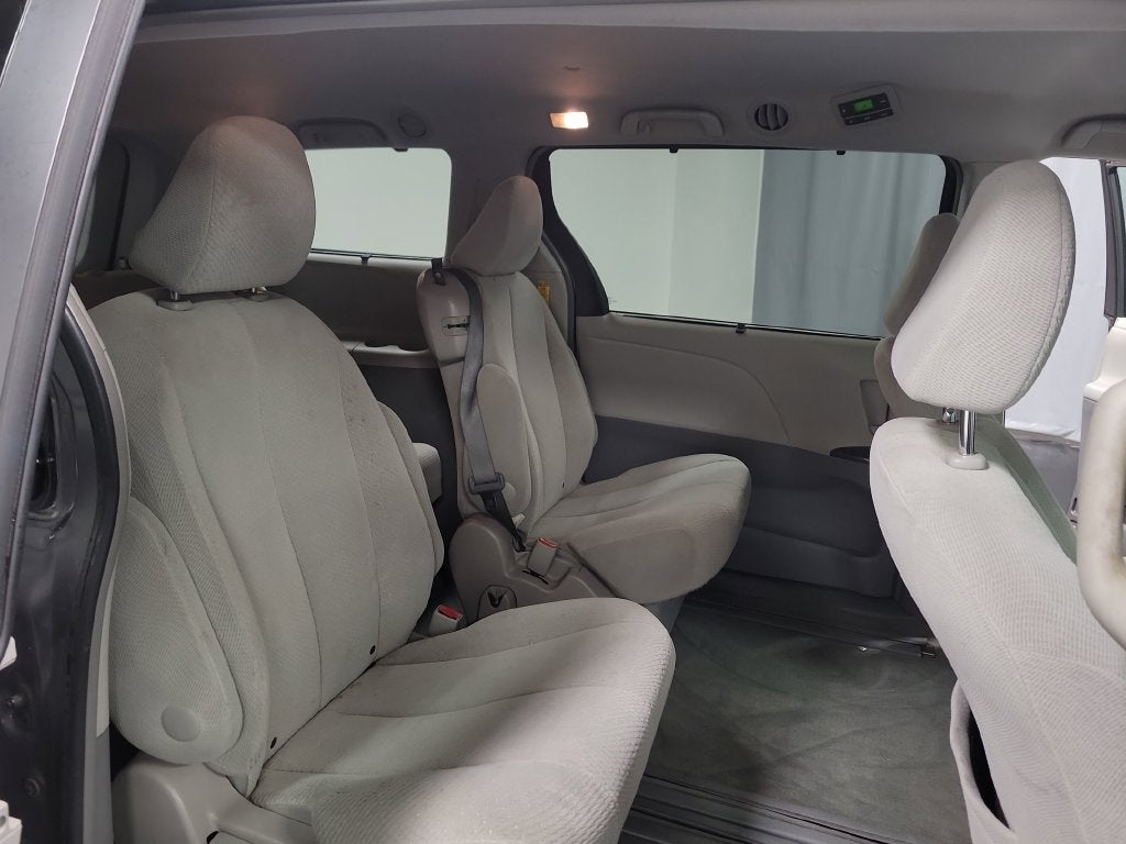 2014 Toyota Sienna LE 8 Passenger