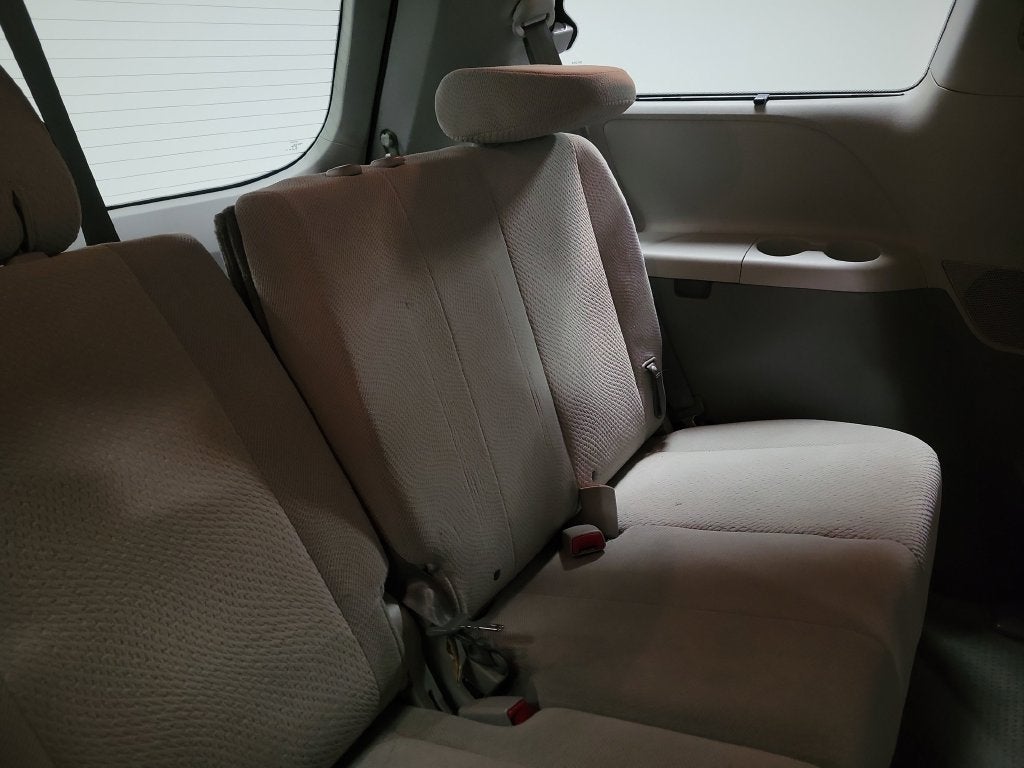 2014 Toyota Sienna LE 8 Passenger