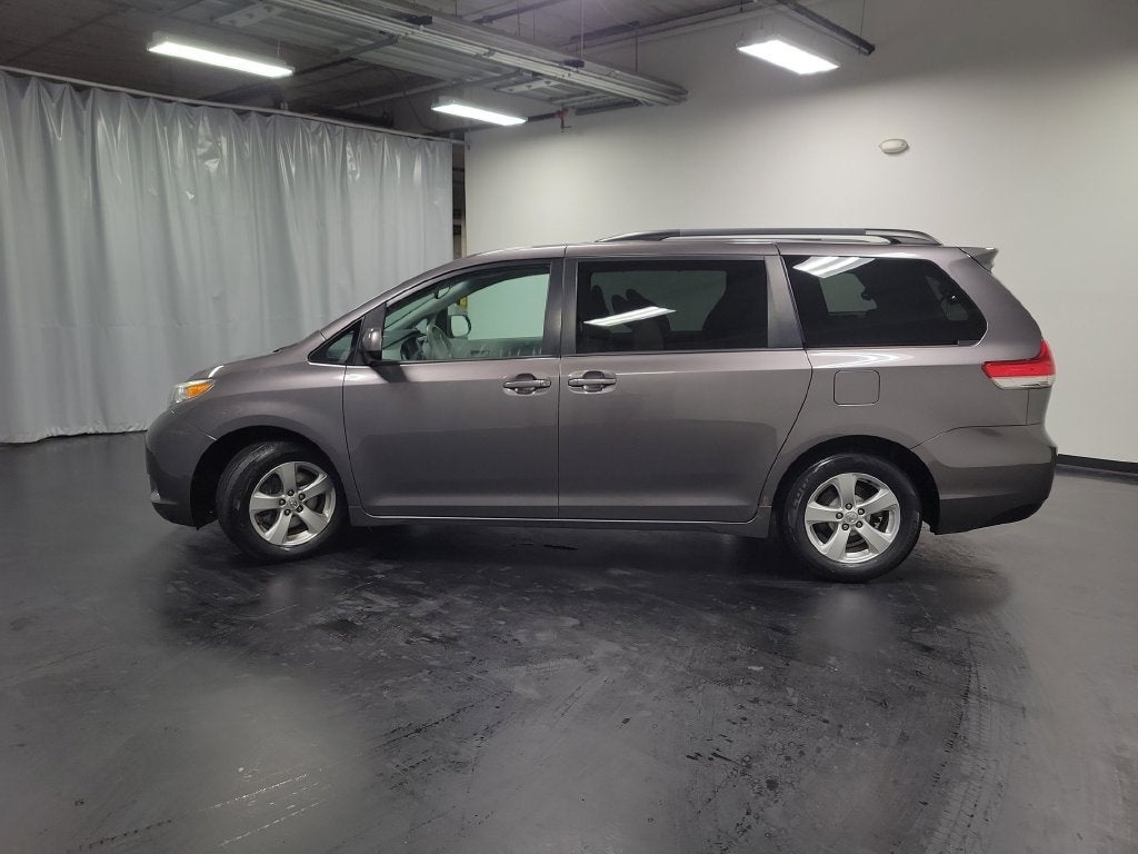 2014 Toyota Sienna LE 8 Passenger