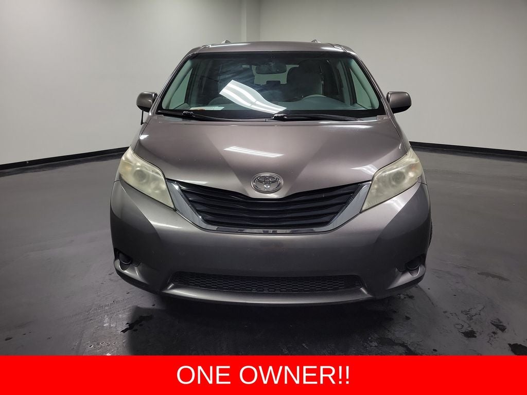 2014 Toyota Sienna LE 8 Passenger