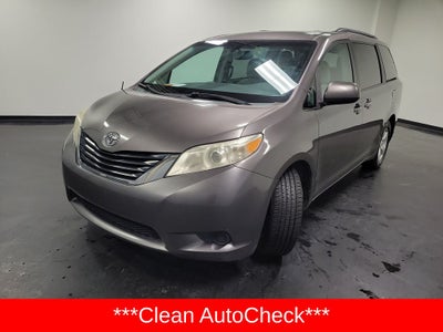 2014 Toyota Sienna LE 8 Passenger