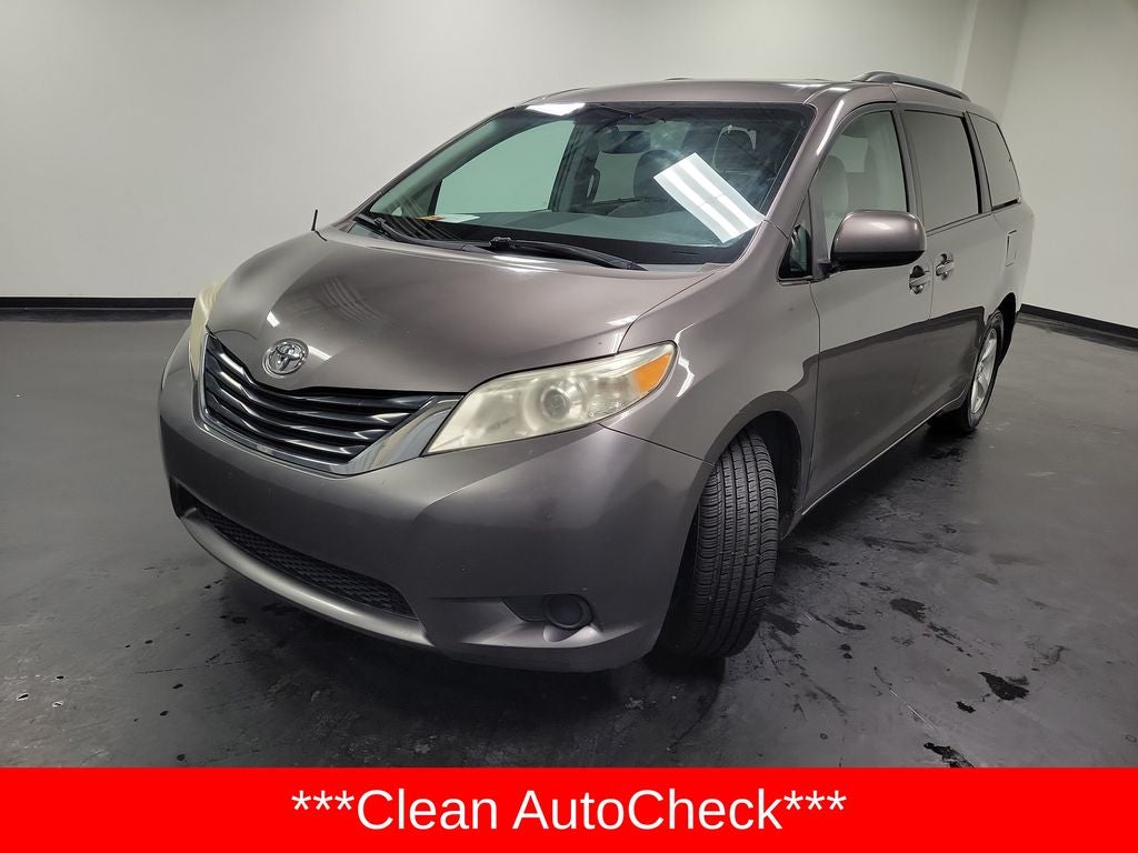 2014 Toyota Sienna LE 8 Passenger
