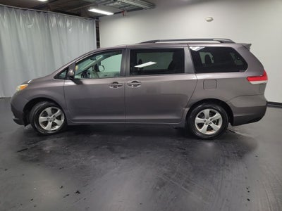 2014 Toyota Sienna LE 8 Passenger