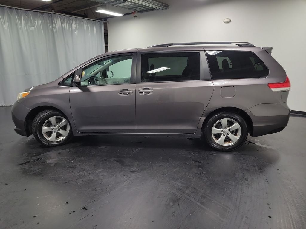 2014 Toyota Sienna LE 8 Passenger