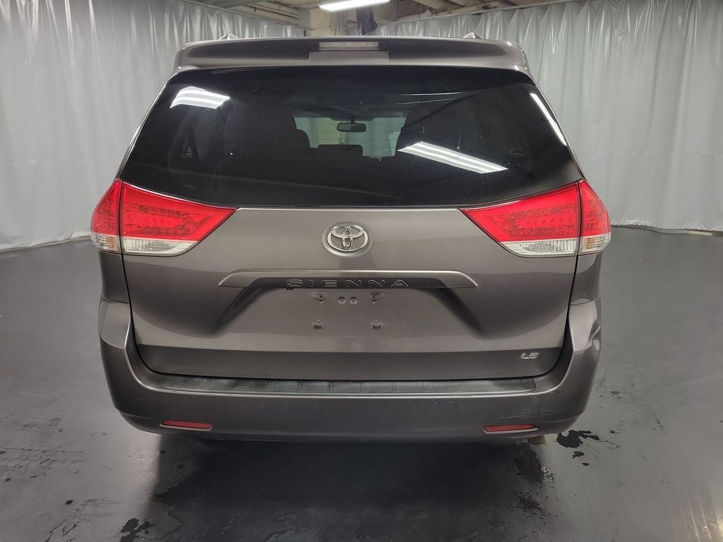 2014 Toyota Sienna LE 8 Passenger