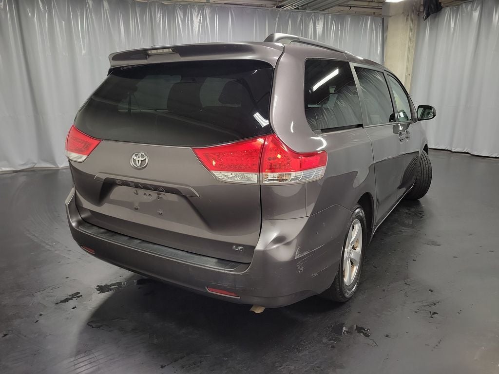 2014 Toyota Sienna LE 8 Passenger