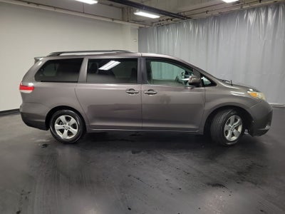 2014 Toyota Sienna LE 8 Passenger