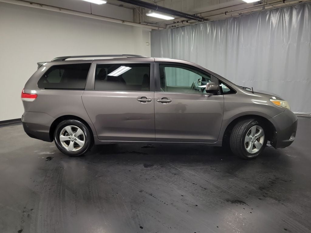 2014 Toyota Sienna LE 8 Passenger