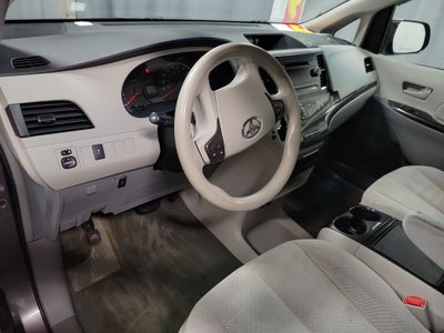 2013 Toyota Sienna LE 8 Passenger