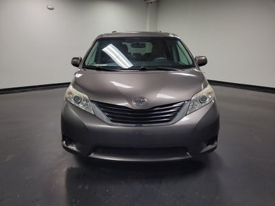 2013 Toyota Sienna LE 8 Passenger