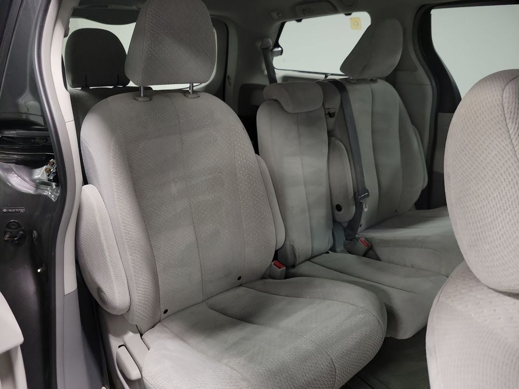 2013 Toyota Sienna LE 8 Passenger
