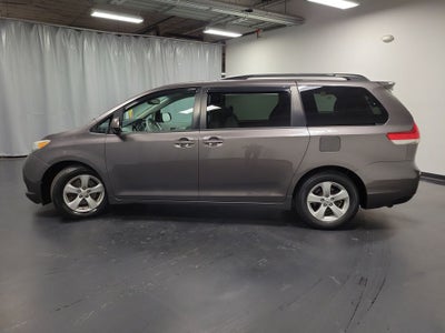 2013 Toyota Sienna LE 8 Passenger