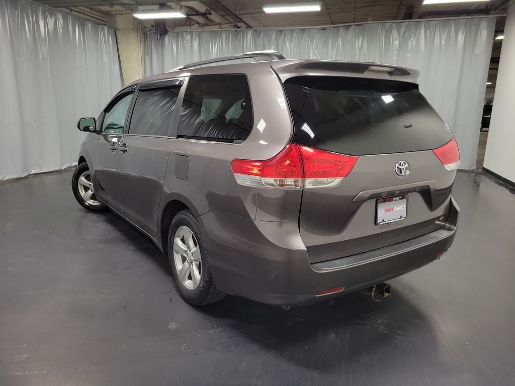 2013 Toyota Sienna LE 8 Passenger