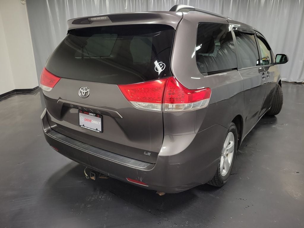 2013 Toyota Sienna LE 8 Passenger