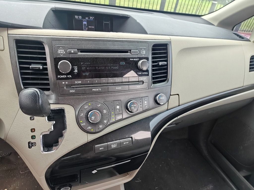 2012 Toyota Sienna LE 8 Passenger