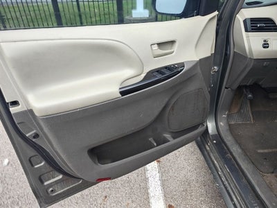 2012 Toyota Sienna LE 8 Passenger