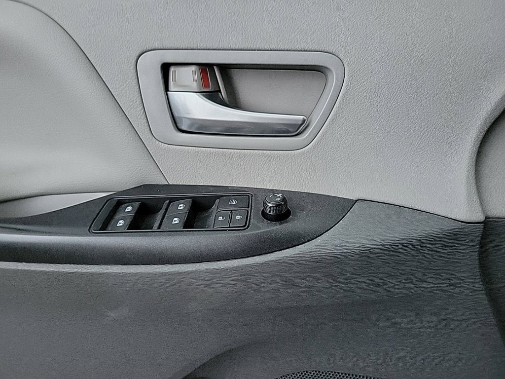 2015 Toyota Sienna LE 8 Passenger