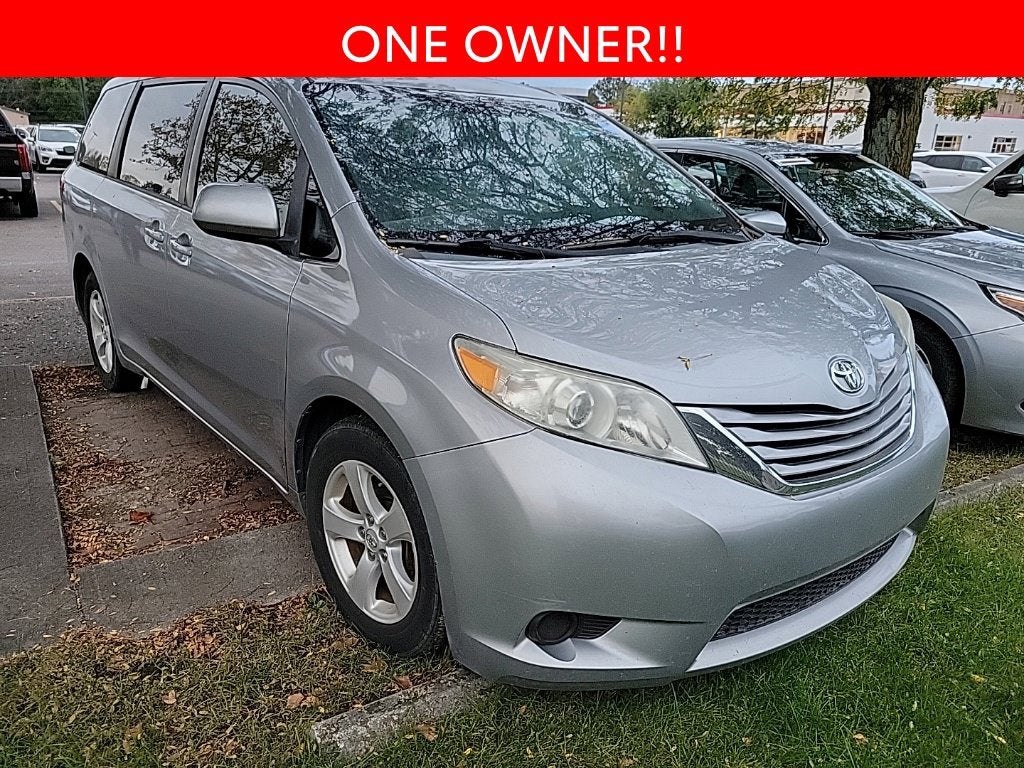 2015 Toyota Sienna LE 8 Passenger