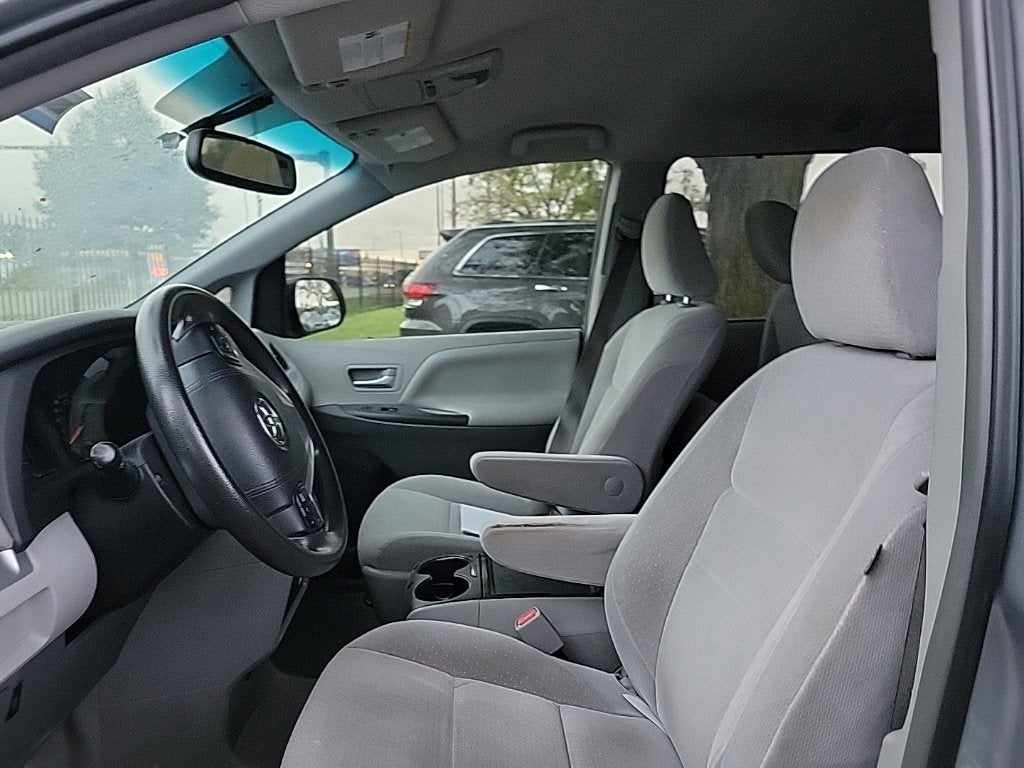 2015 Toyota Sienna LE 8 Passenger