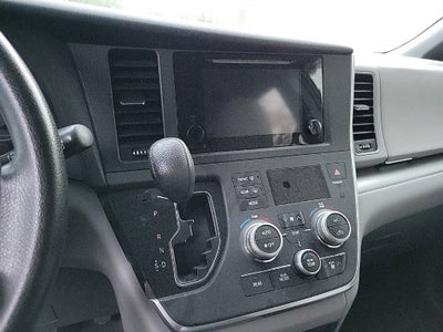 2015 Toyota Sienna LE 8 Passenger