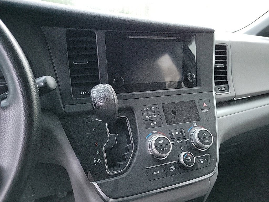 2015 Toyota Sienna LE 8 Passenger