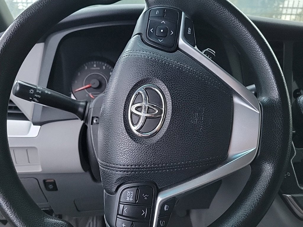 2015 Toyota Sienna LE 8 Passenger