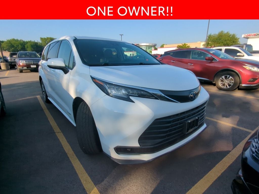2021 Toyota Sienna LE 8 Passenger