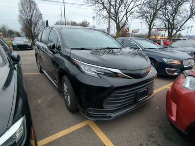 2021 Toyota Sienna LE 8 Passenger