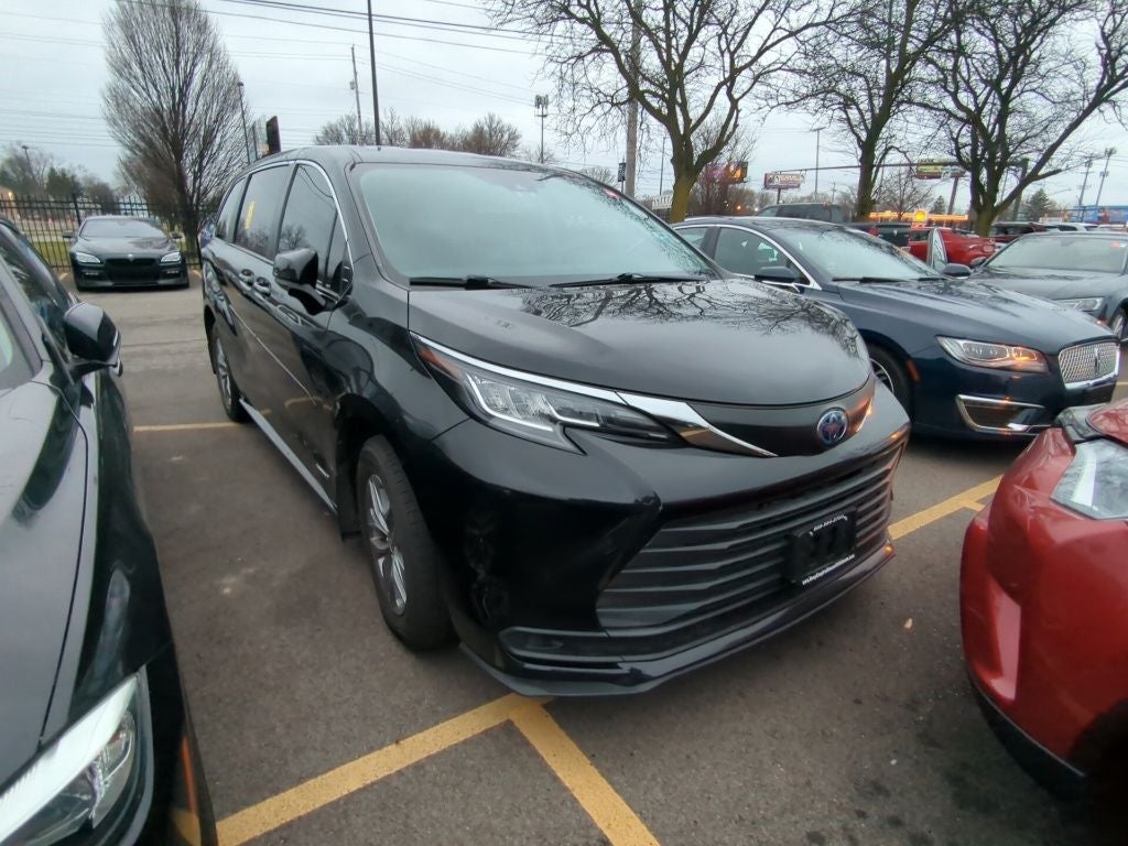 2021 Toyota Sienna LE 8 Passenger