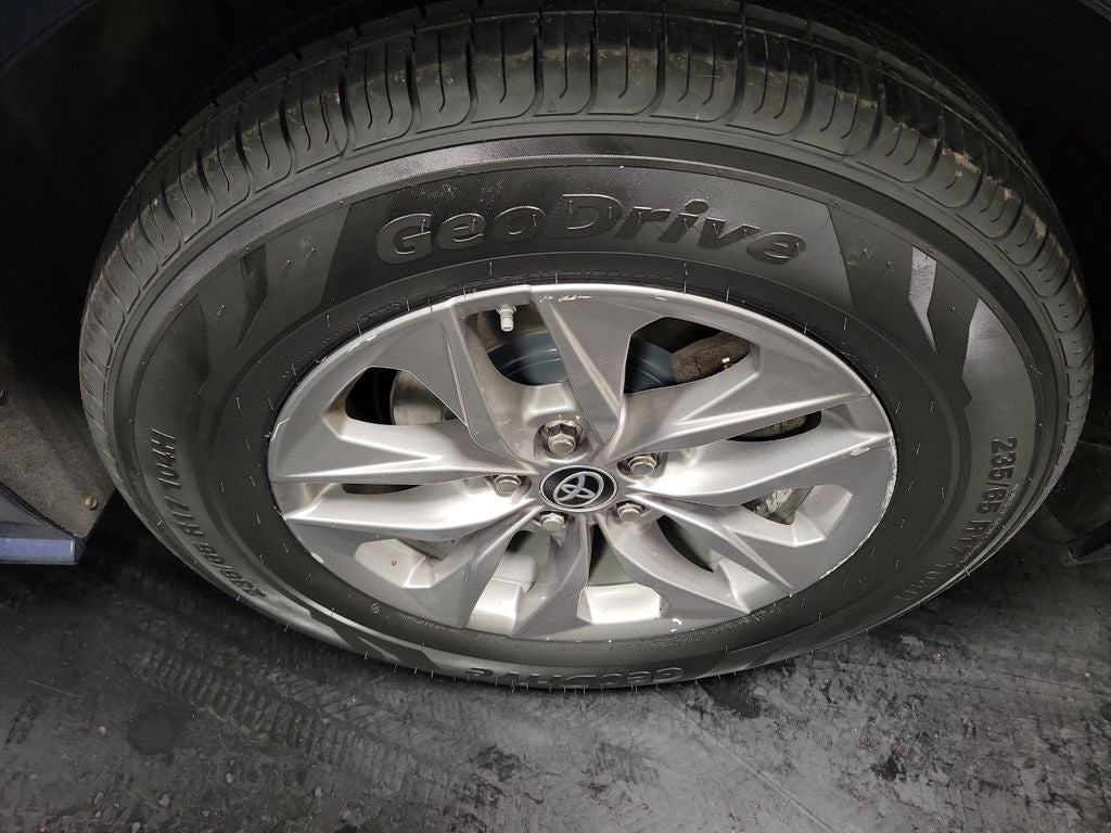 2022 Toyota Sienna LE 8 Passenger