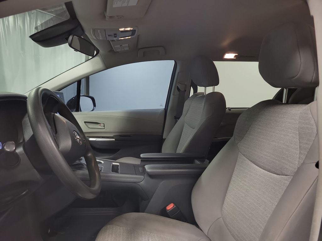 2022 Toyota Sienna LE 8 Passenger