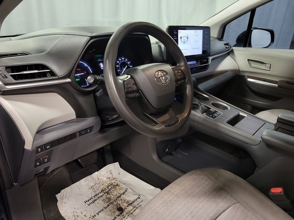 2022 Toyota Sienna LE 8 Passenger