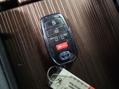 2022 Toyota Sienna LE 8 Passenger