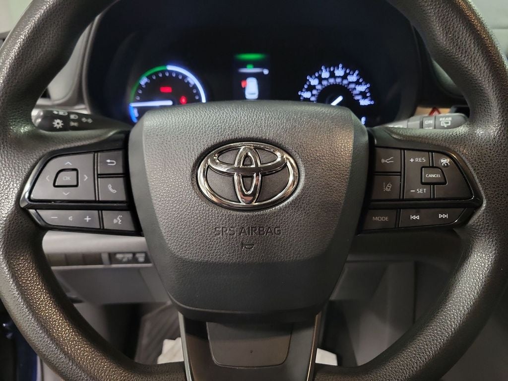2022 Toyota Sienna LE 8 Passenger