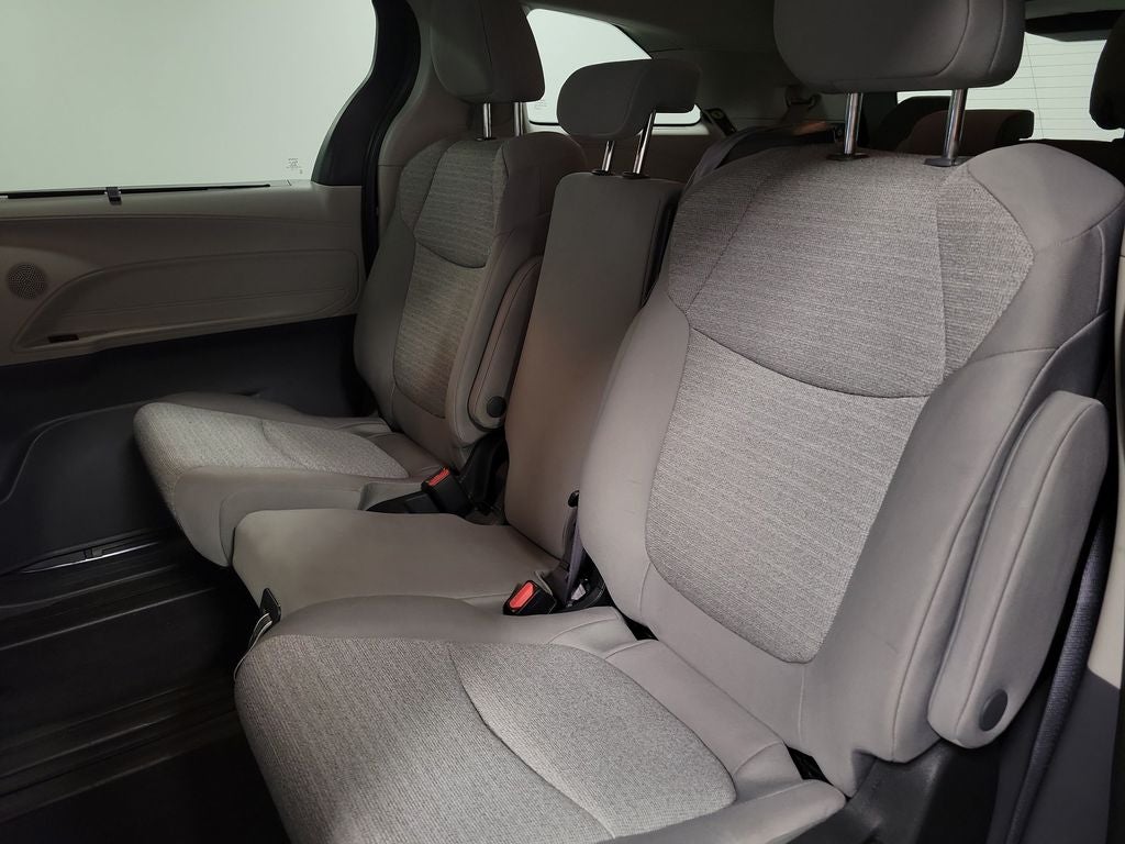 2022 Toyota Sienna LE 8 Passenger
