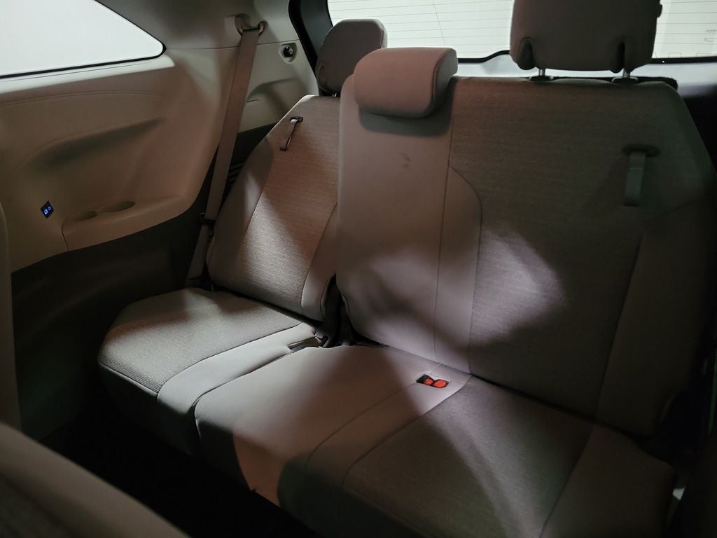 2022 Toyota Sienna LE 8 Passenger