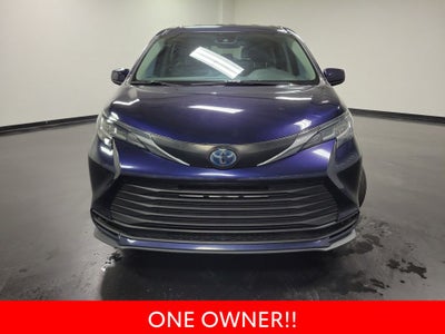 2022 Toyota Sienna LE 8 Passenger