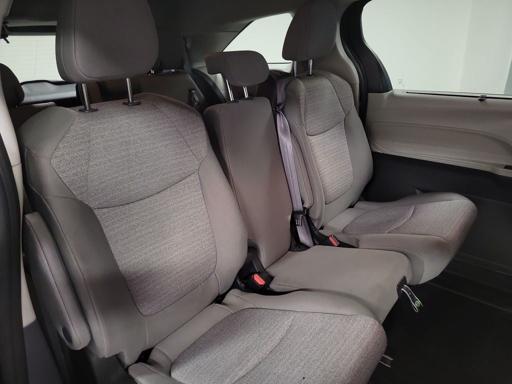 2022 Toyota Sienna LE 8 Passenger
