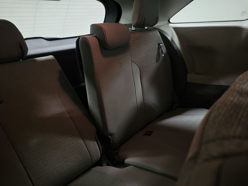 2022 Toyota Sienna LE 8 Passenger