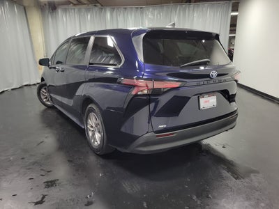 2022 Toyota Sienna LE 8 Passenger