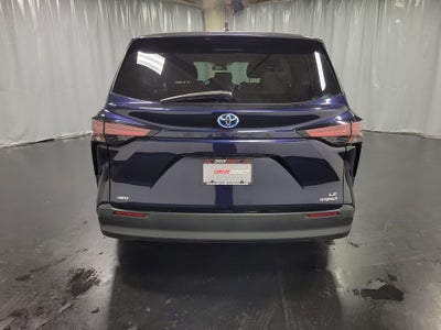 2022 Toyota Sienna LE 8 Passenger