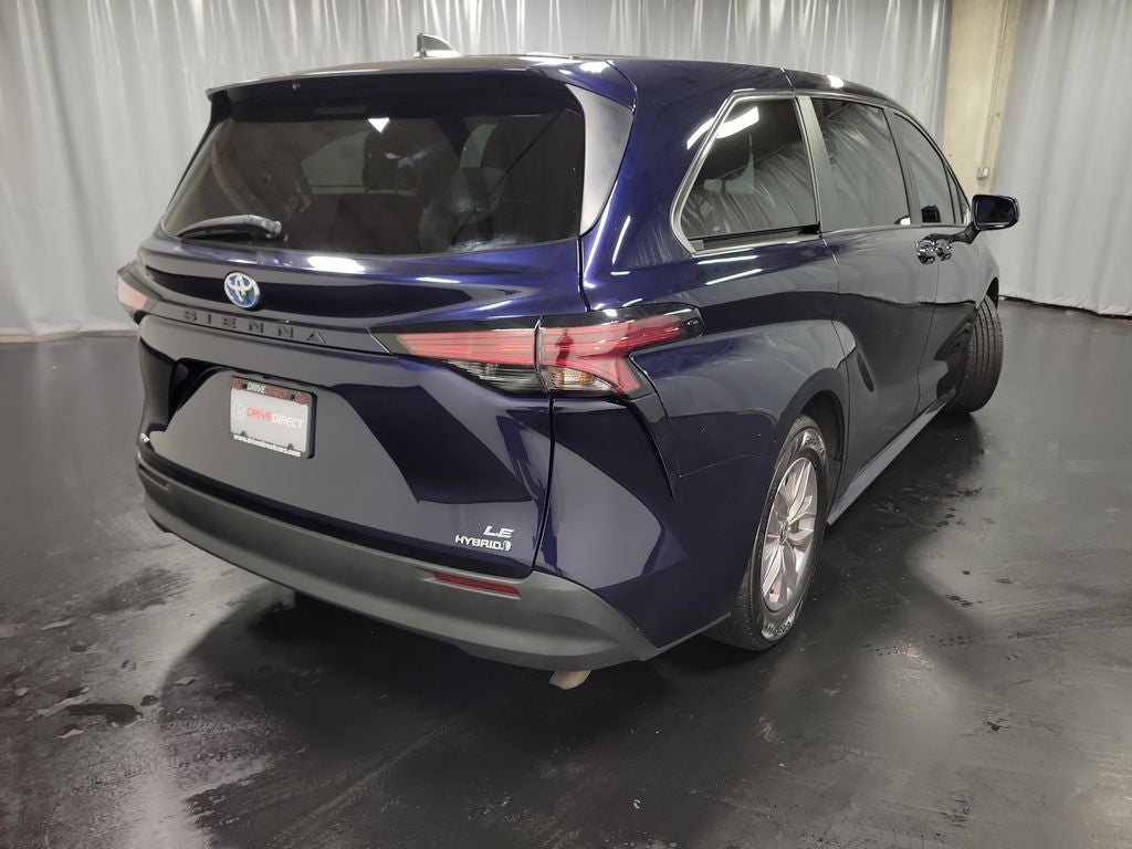 2022 Toyota Sienna LE 8 Passenger