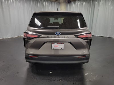 2021 Toyota Sienna LE 8 Passenger