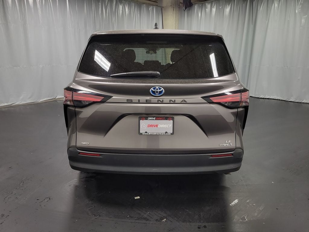 2021 Toyota Sienna LE 8 Passenger