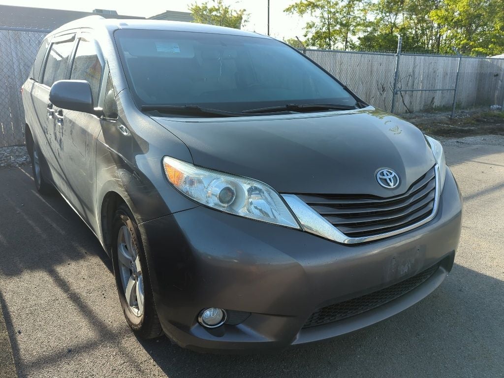 2017 Toyota Sienna LE 8 Passenger