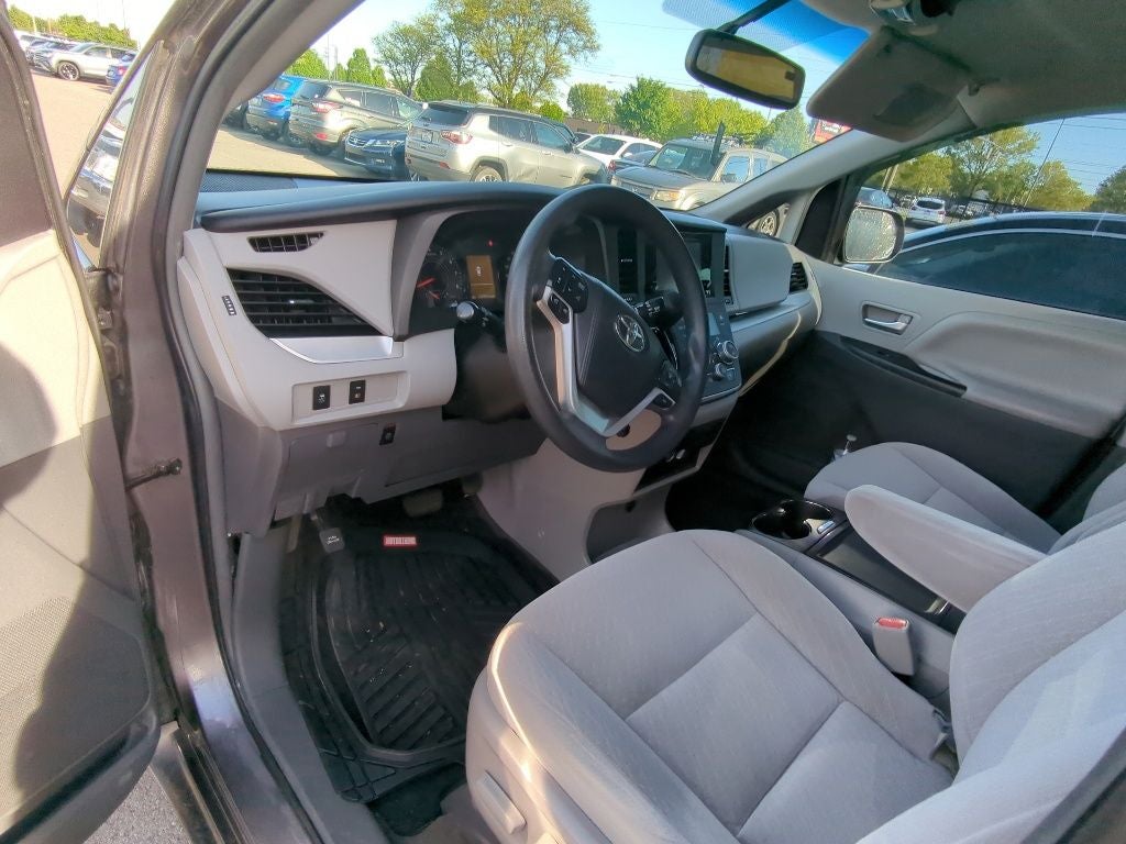 2017 Toyota Sienna LE 8 Passenger