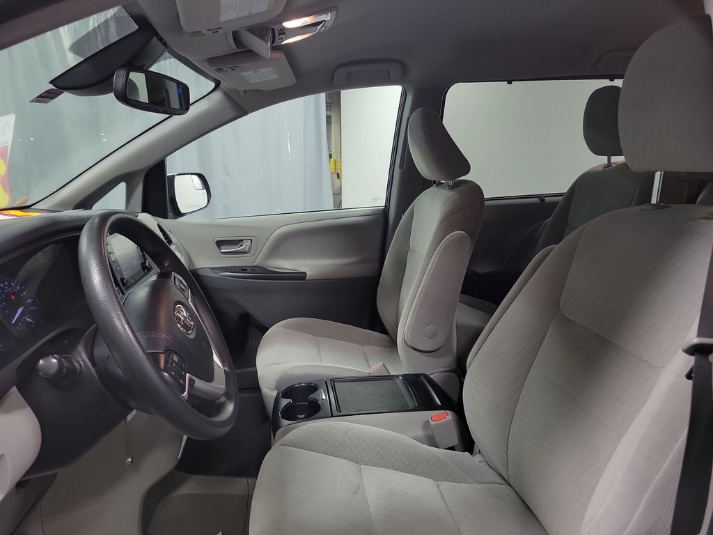 2020 Toyota Sienna LE 7 Passenger