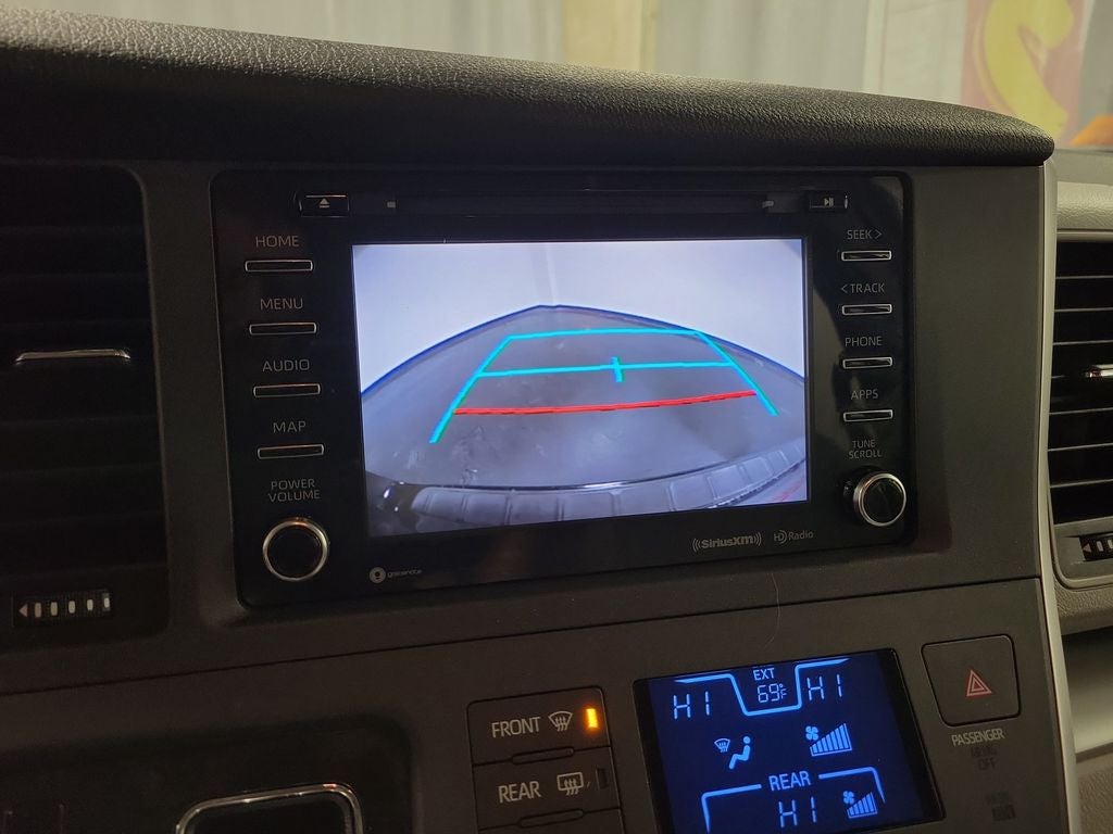 2020 Toyota Sienna LE 7 Passenger